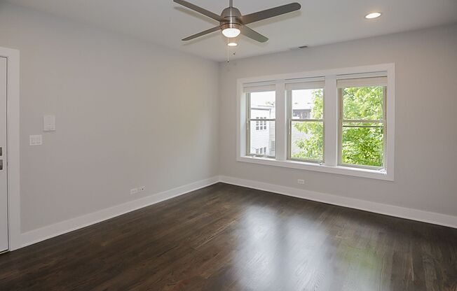 2 beds, 1 bath, 755 sqft, $2,895, Unit 3919-3E