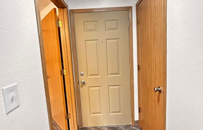 1 bed, 1 bath, 660 sqft, $1,250, Unit H - 074