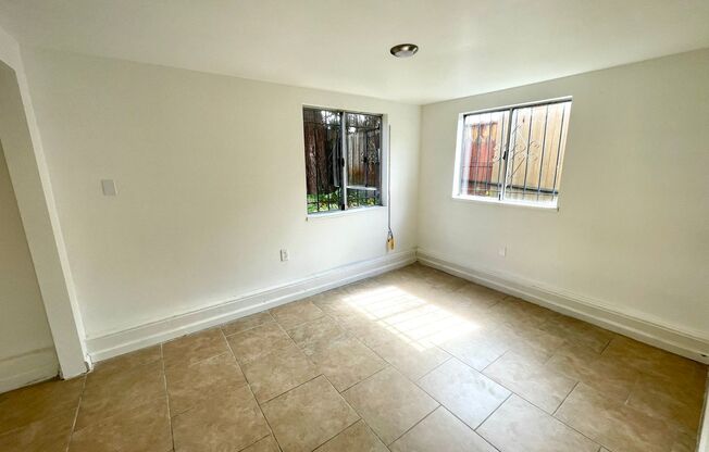 1083-1085 67th St, Oakland, CA 94608