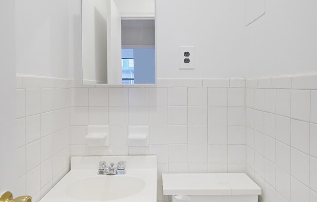 369 W 35 ST