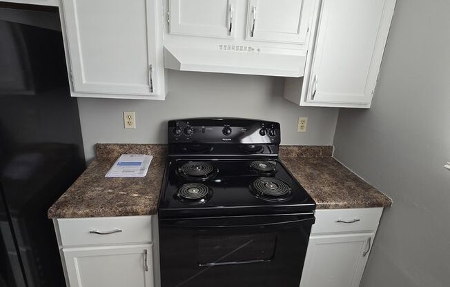 2 beds, 1 bath, $900, Unit 6N