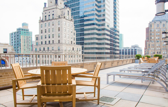 Large open air amenity space at 45 Wall street apartments with lounge seating and sun chairs. 