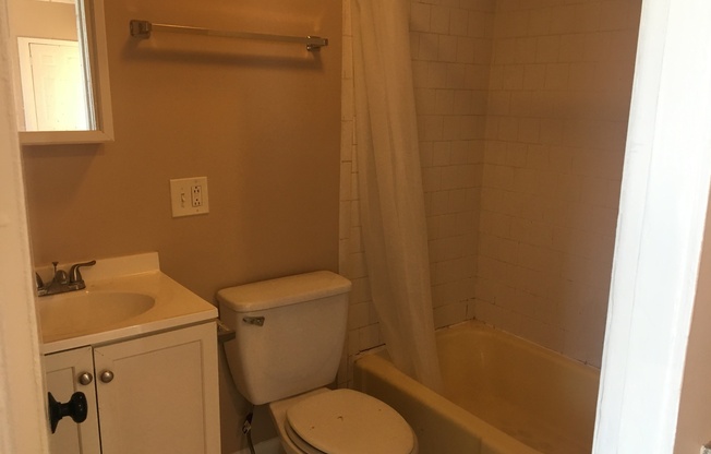 2 beds, 1 bath, $1,375, Unit 185 Harrison - Unit 3