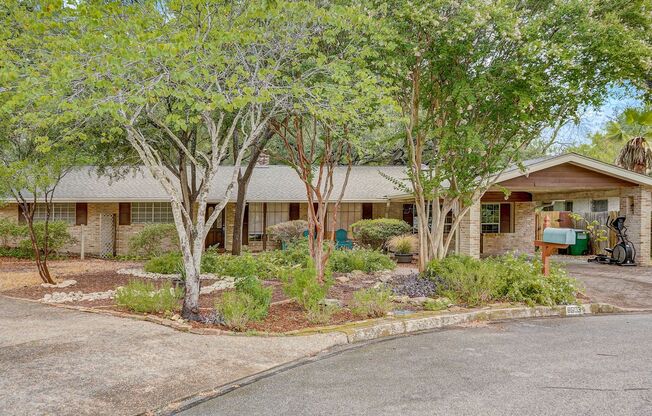Welcome to this beautiful 3-bedroom, 2-bathroom house located in the vibrant city of San Antonio, TX.