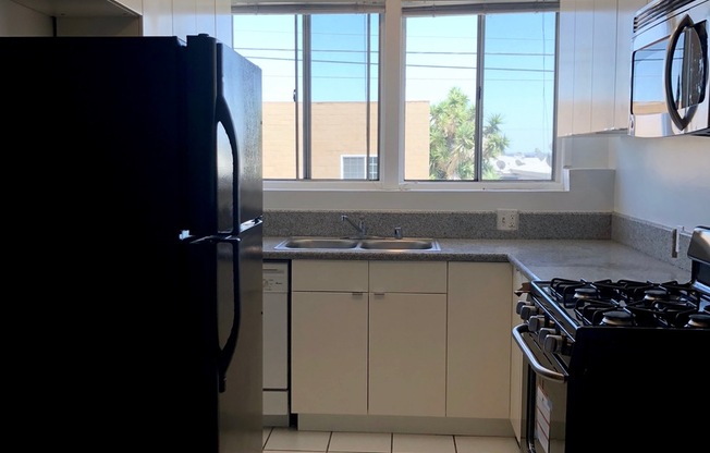 2 beds, 1 bath, $2,550