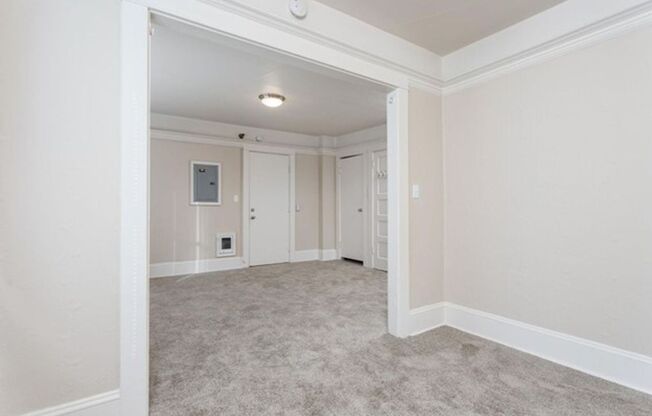 Studio, 1 bath, 400 sqft, $825, Unit 107