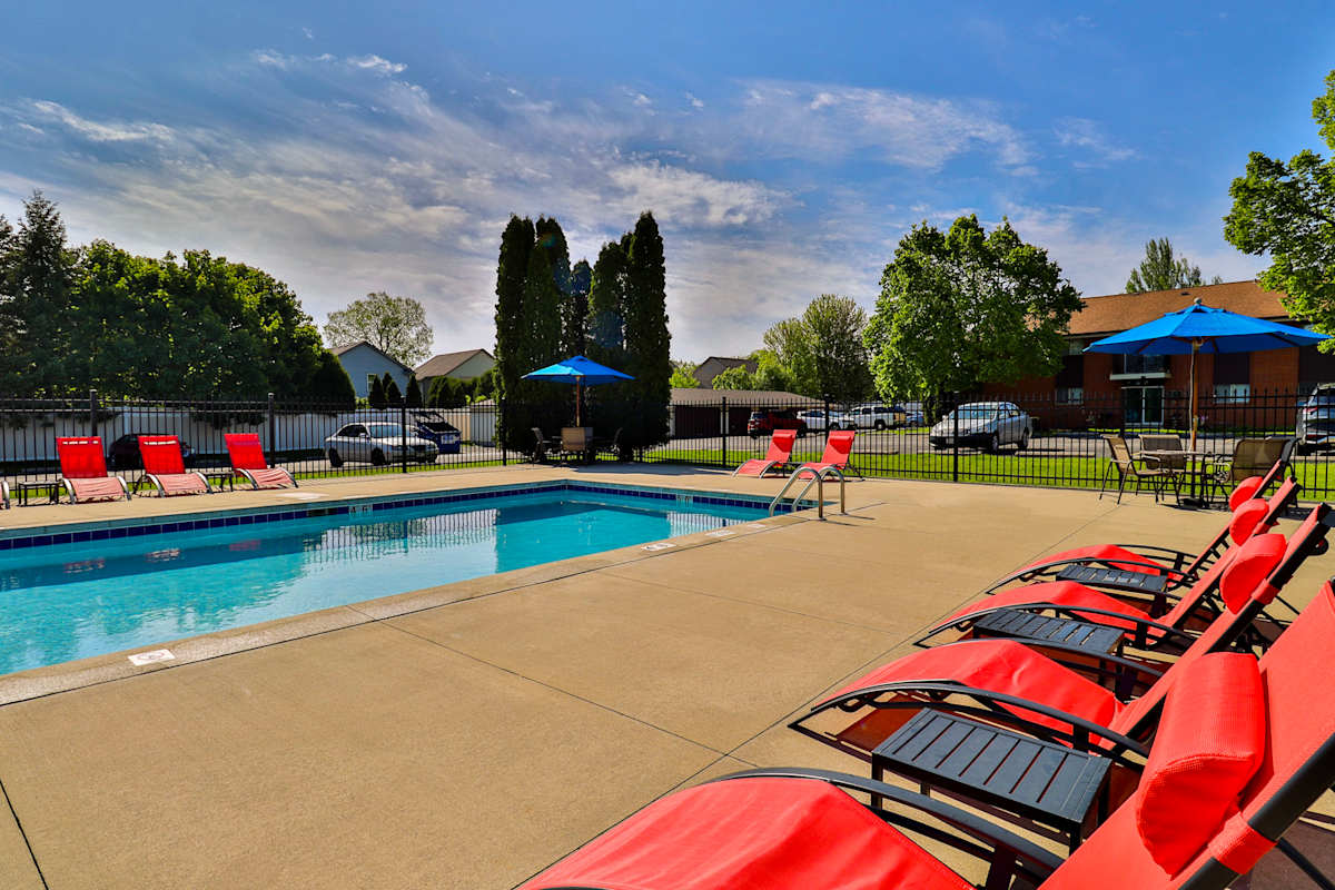 Welcome to Alverno Pool Apartments