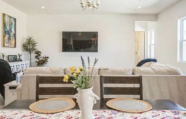4 beds, 3.5 baths, $4,200