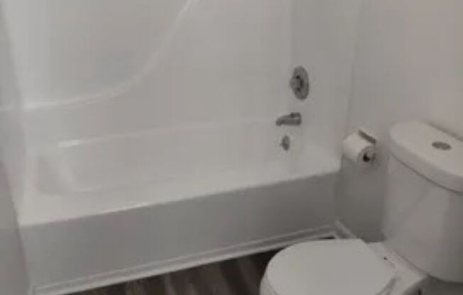 Updated 2-Bedroom Duplex in Thurston Springfield Neighborhood