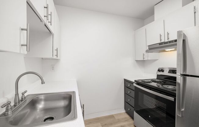 2 beds, 1 bath, 700 sqft, $1,335, Unit 04