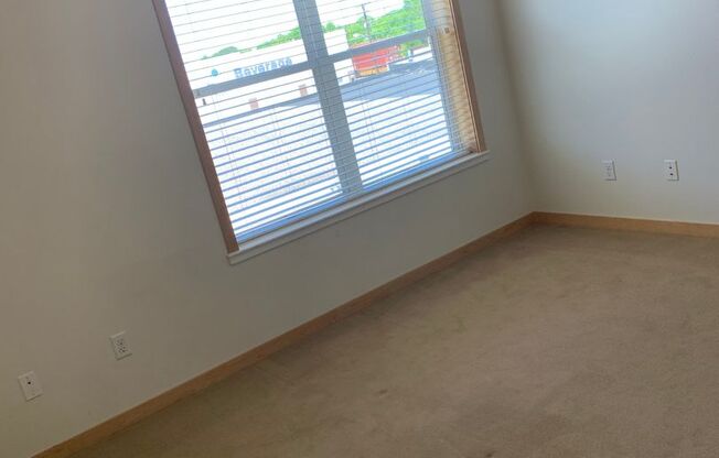 2 beds, 2 baths, 1,000 sqft, $1,395, Unit 301