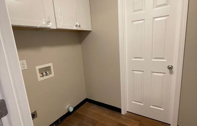 2 beds, 1 bath, 945 sqft, $1,575, Unit 054