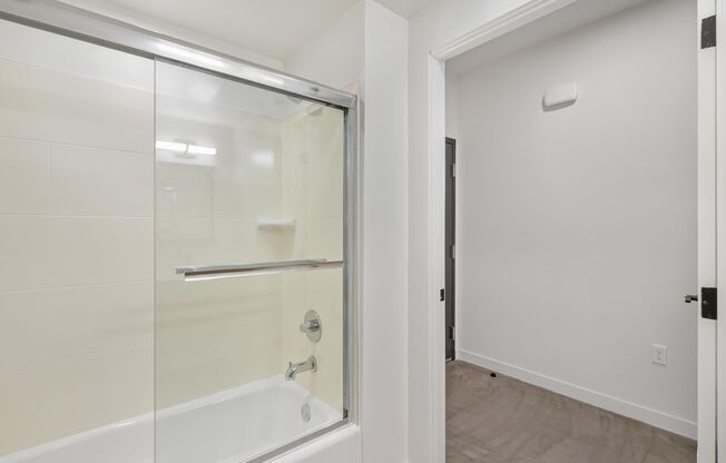 Studio, 1 bath, 360 sqft, $1,695, Unit 521