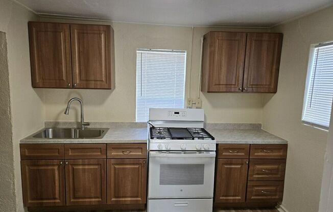 2 beds, 1 bath, $2,500