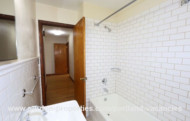 2 beds, 1 bath, $1,875, Unit 2805