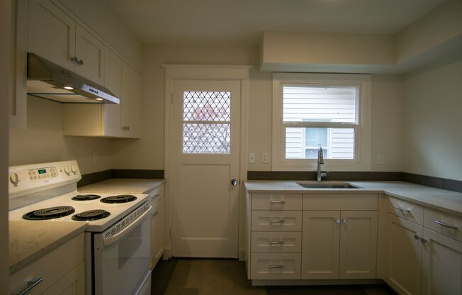 2 WEEKS FREE! Freshly Renovated Extra Spacious One Bedroom Ready Now!