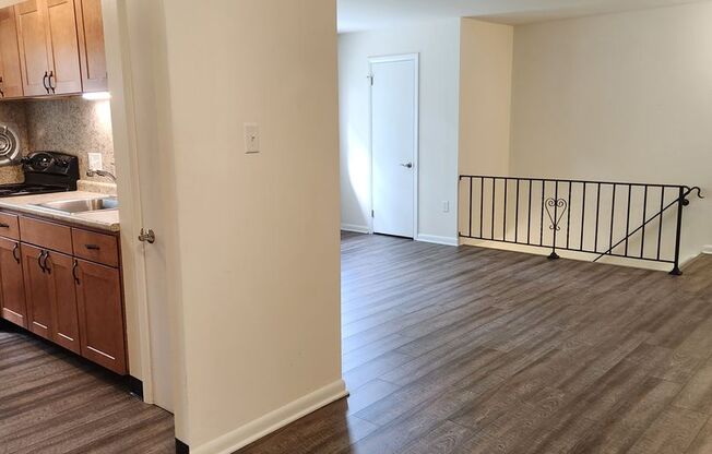 2 beds, 1 bath, 859 sqft, $1,450, Unit GL46007