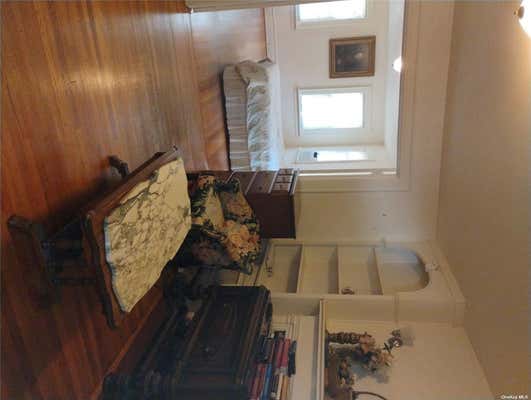 2 beds, 1 bath, $2,400