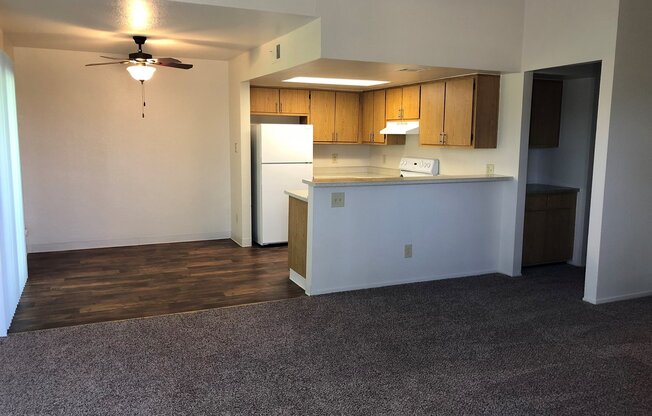 2 beds, 1 bath, 900 sqft, $1,650, Unit 7101 Gerber Road #112