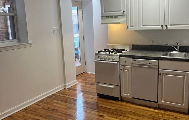 1 bed, 1 bath, 394 sqft, $1,400, Unit 1R