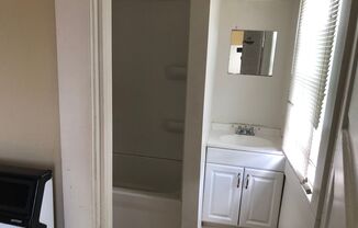 2 beds, 1 bath, $900, Unit 2902 #1