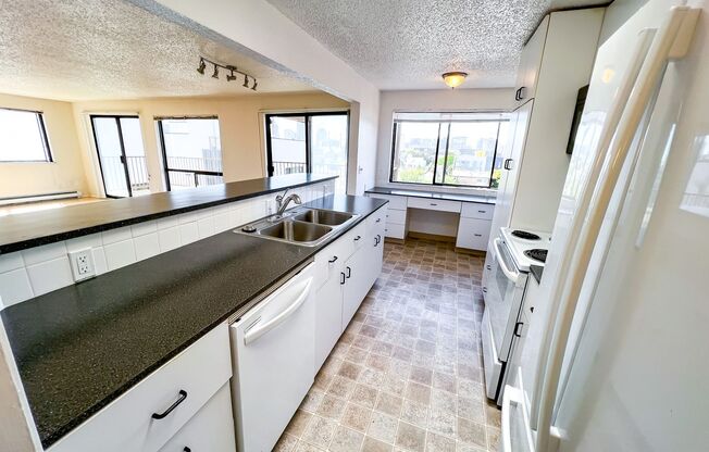 3 beds, 2 baths, 1,540 sqft, $4,895, Unit 400