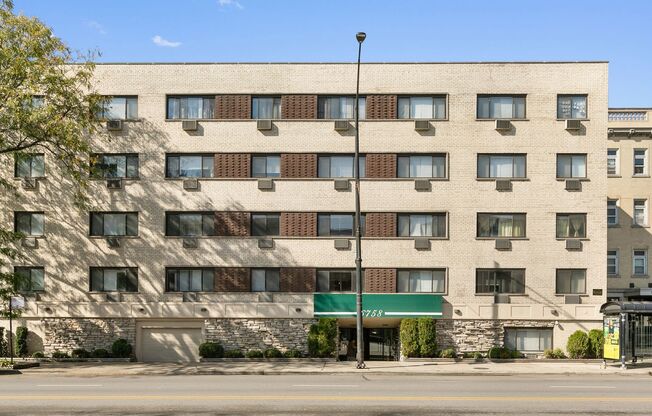 Studio, 1 bath, 275 sqft, $1,395, Unit 342