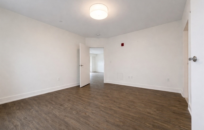 2 beds, 2 baths, 1,000 sqft, $4,050, Unit 201