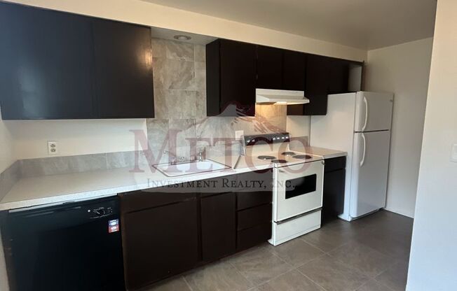 1 bed, 1 bath, 594 sqft, $1,095, Unit A