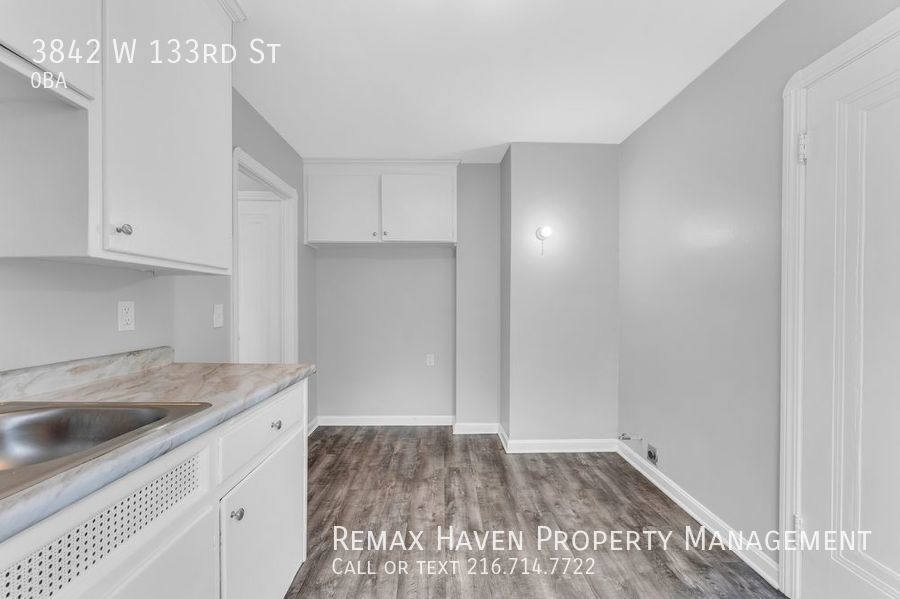 3842 W 133 ST