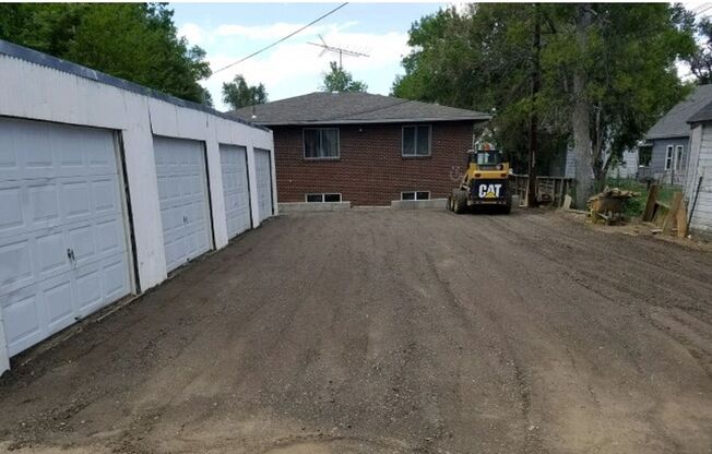 3 beds, 1 bath, 1,027 sqft, $1,299, Unit 203