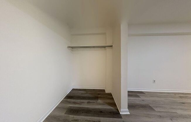 Studio, 1 bath, 295 sqft, $925, Unit B8