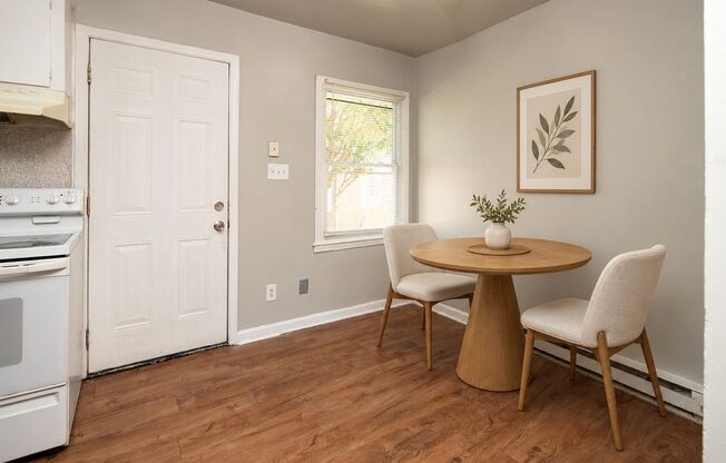 2 beds, 1.5 baths, 900 sqft, $1,200, Unit 3807-3