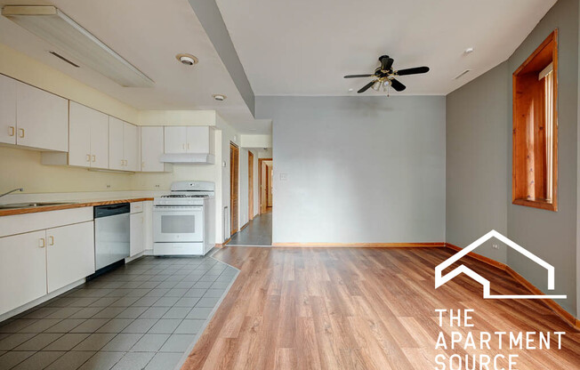 2453 N GREENVIEW