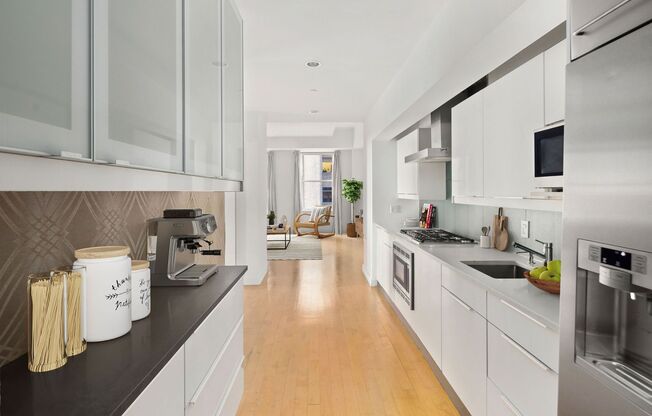 2 beds, 1 bath, 1,576 sqft, $7,000, Unit 1100
