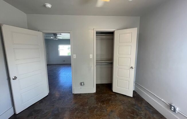 2 beds, 1 bath, $1,050, Unit Unit 4