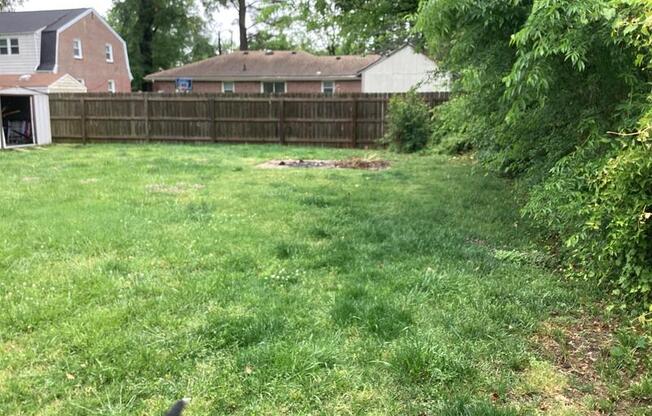 6413 GLENOAK DR