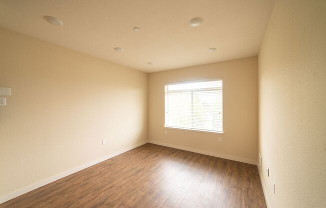 1 bed, 1 bath, $2,695, Unit Stranda Apartments - 1Bedroom 2027 - 2028