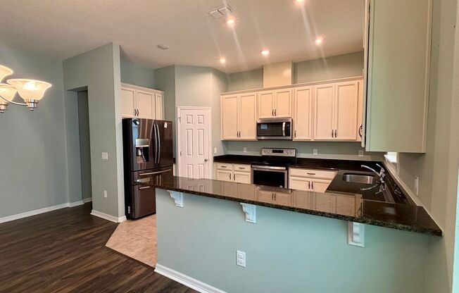 3-bedroom 2-bath home in the heart of Winter Garden AVAILABLE NOW!!