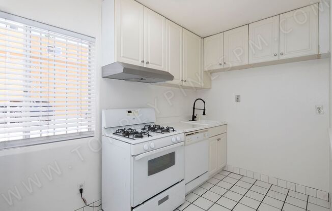 929-949 Turquoise Street