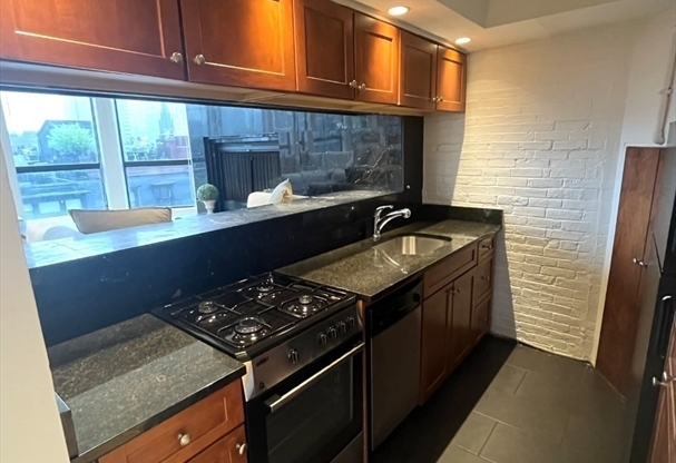 2 beds, 3 baths, $6,300, Unit PHR
