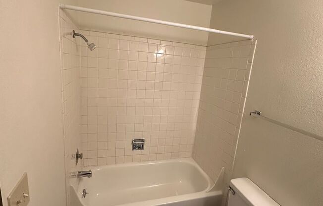 Studio, 1 bath, 315 sqft, $430, Unit 24-B