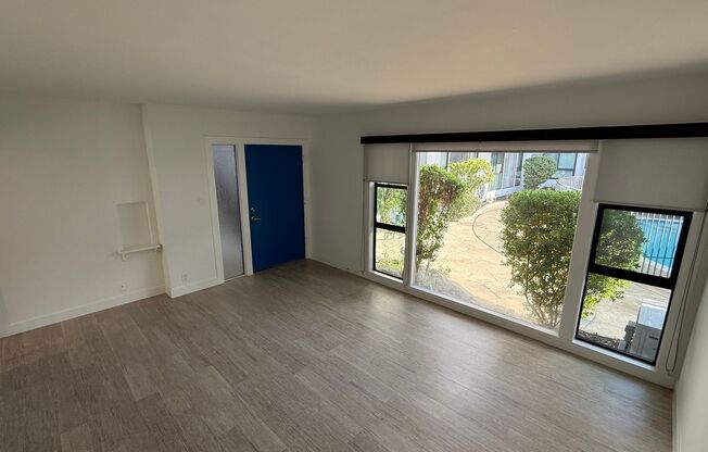 Live in one of the best locations in Los Angeles - Hollywood Hills