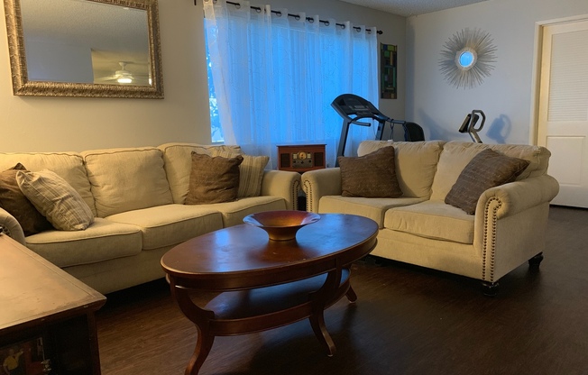 2 beds, 1 bath, $2,095, Unit 102