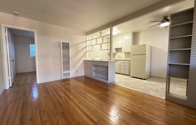 Fort Sutter Manor, Classic Midtown Living!