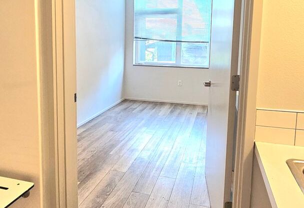 Studio, 1 bath, 122 sqft, $1,070