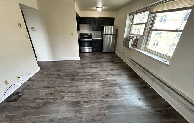 1 bed, 1 bath, $995, Unit 812