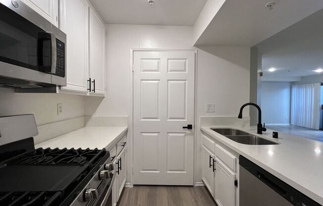 2 beds, 2 baths, 1,150 sqft, $2,148, Unit 112