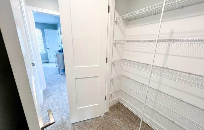 Townhomes in southfield MI with huge closet space