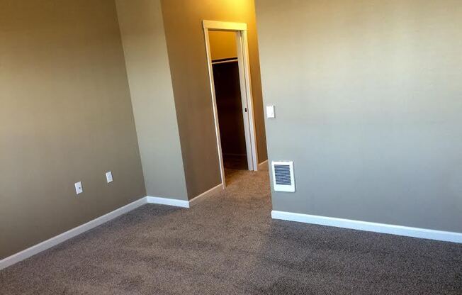 3 beds, 2 baths, 1,204 sqft, $1,895, Unit 337